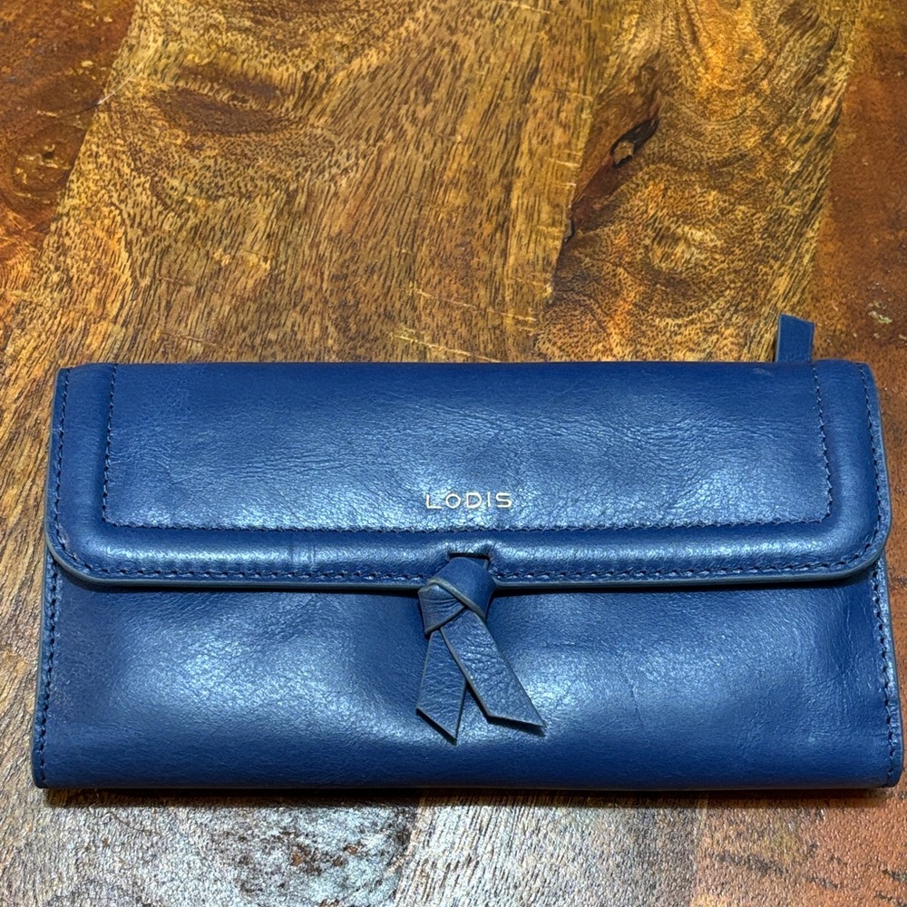 Lodis Women's Elia Classic Genuine Leather Large Flap Wallet